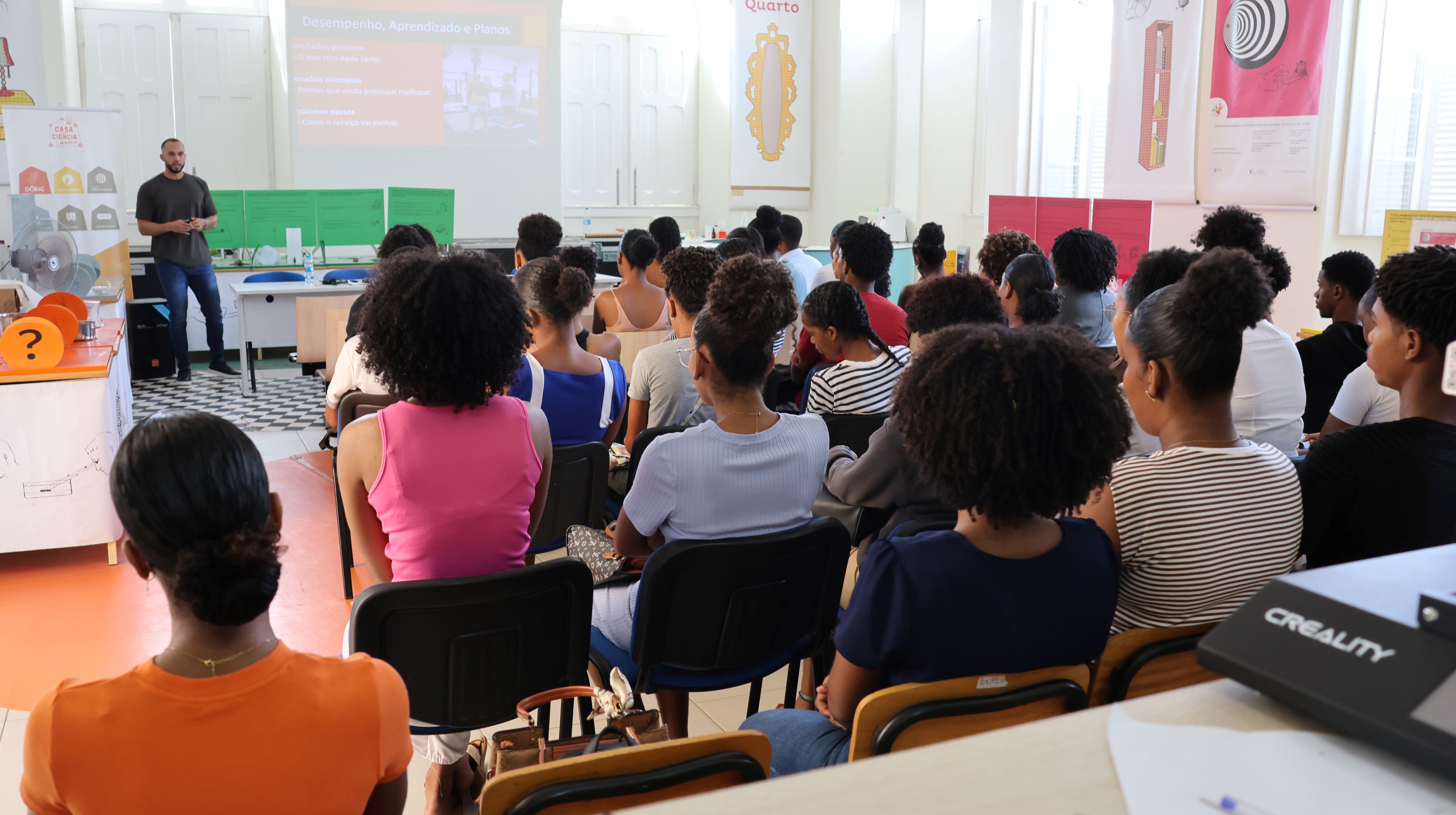 ENG Uni-CV promove palestra sobre estratégias de criação de valor e inovação no mercado de trabalho