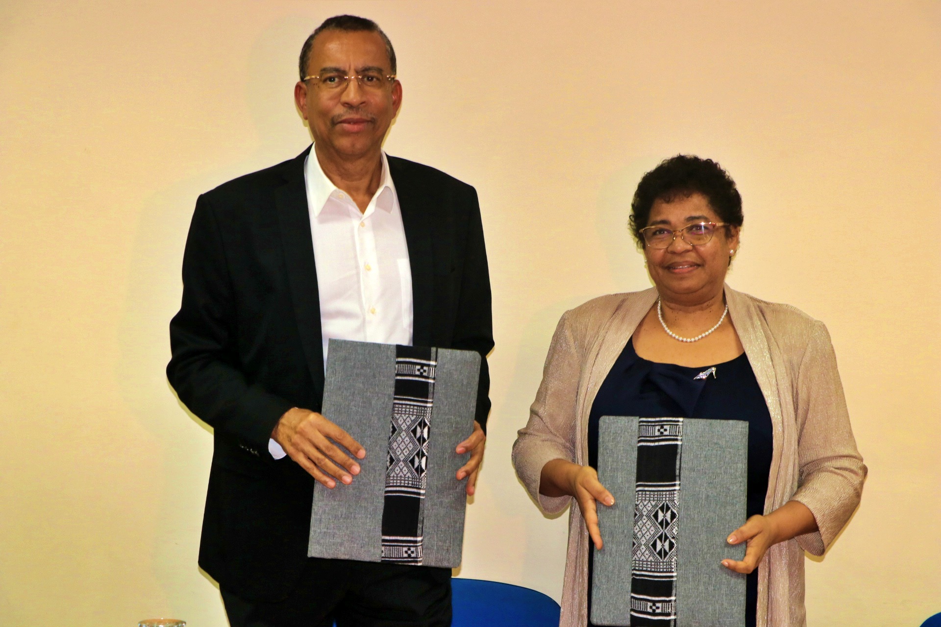 IMG_9142Uni-CV formaliza cooperação com Cabo Verde Telecom para promoção do Ensino a Distância.JPG