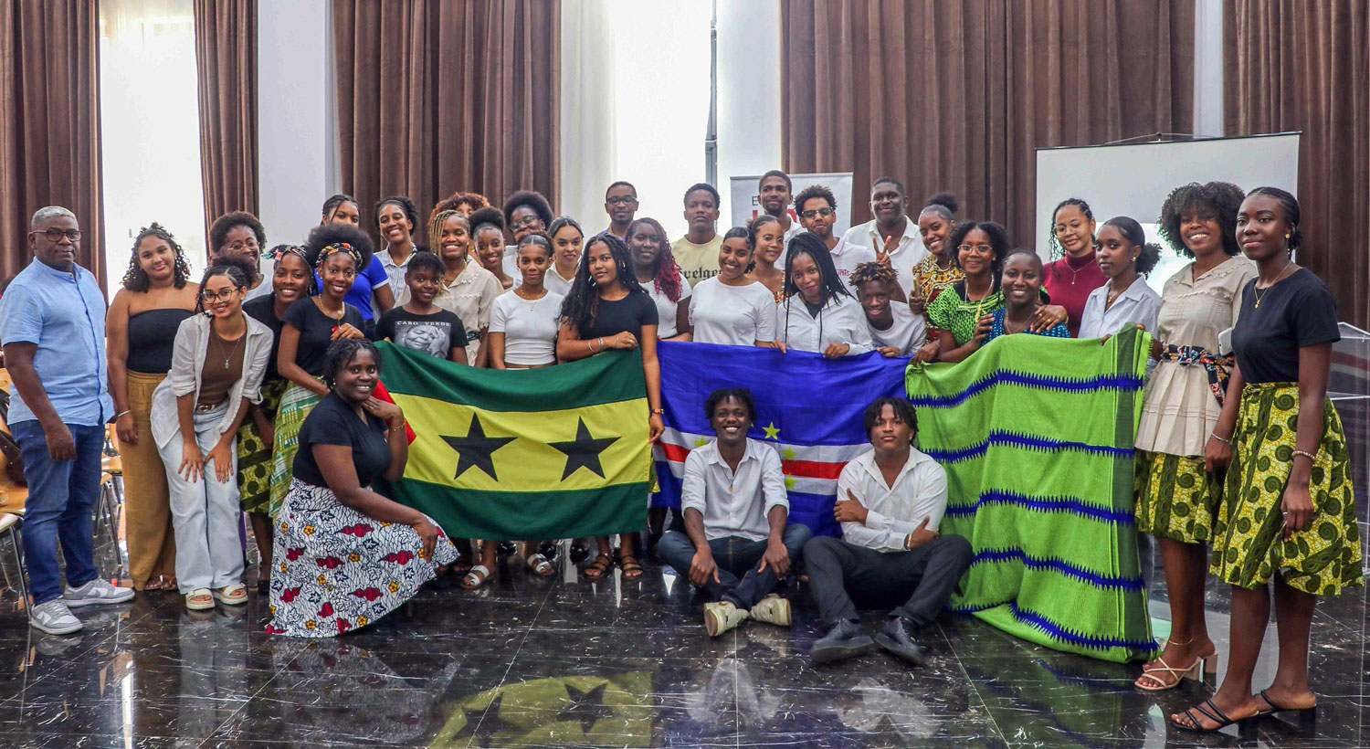 Uni-CV celebra a diversidade linguística e cultural com estudantes da CPLP