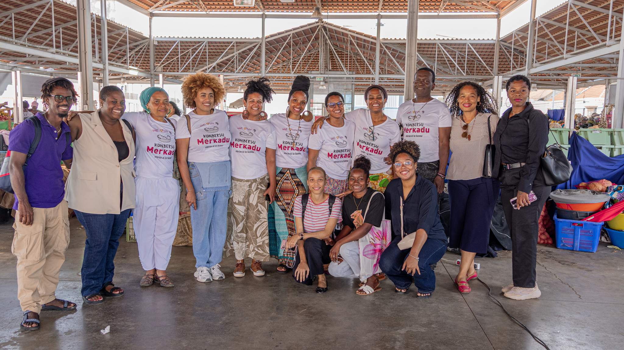 FCSHA promove “Konbersu Merkadu” no Mercado do Plateau e leva a universidade ao encontro da comunidade