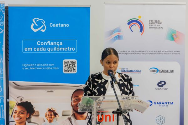 feira-de-emprego-12-55277601592-o4B67C84F-2B13-6153-5E3C-6613C3C97699.jpg