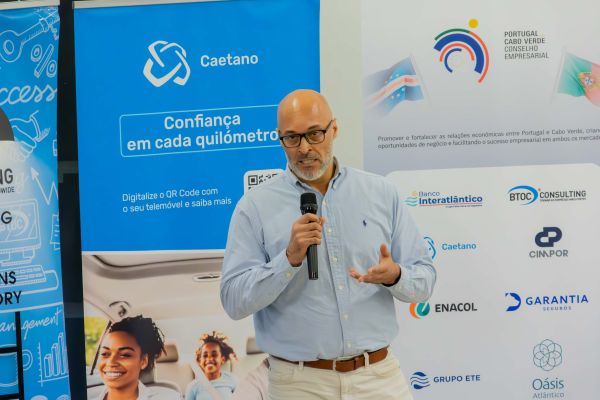 feira-de-emprego-36-55278743114-o8D1B04CF-5595-6902-9335-F82E250FE55C.jpg